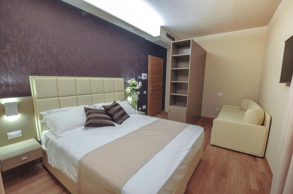 Hotel Dori Peschiera del Garda Bagian luar foto