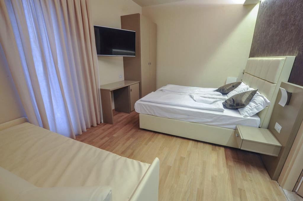 Hotel Dori Peschiera del Garda Ruang foto