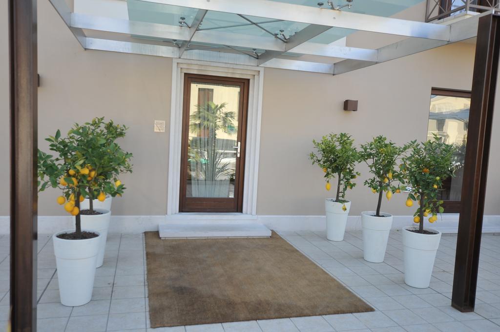 Hotel Dori Peschiera del Garda Bagian luar foto