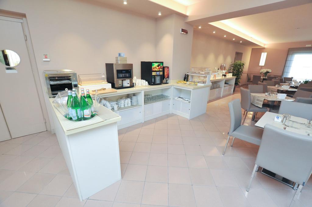 Hotel Dori Peschiera del Garda Bagian luar foto