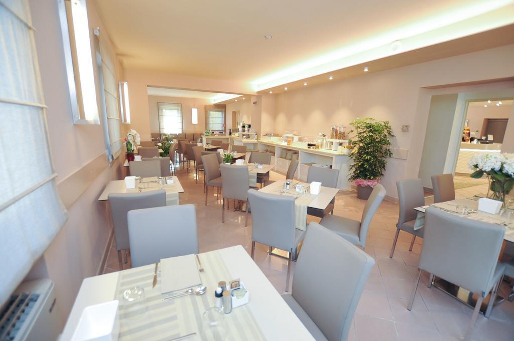 Hotel Dori Peschiera del Garda Bagian luar foto