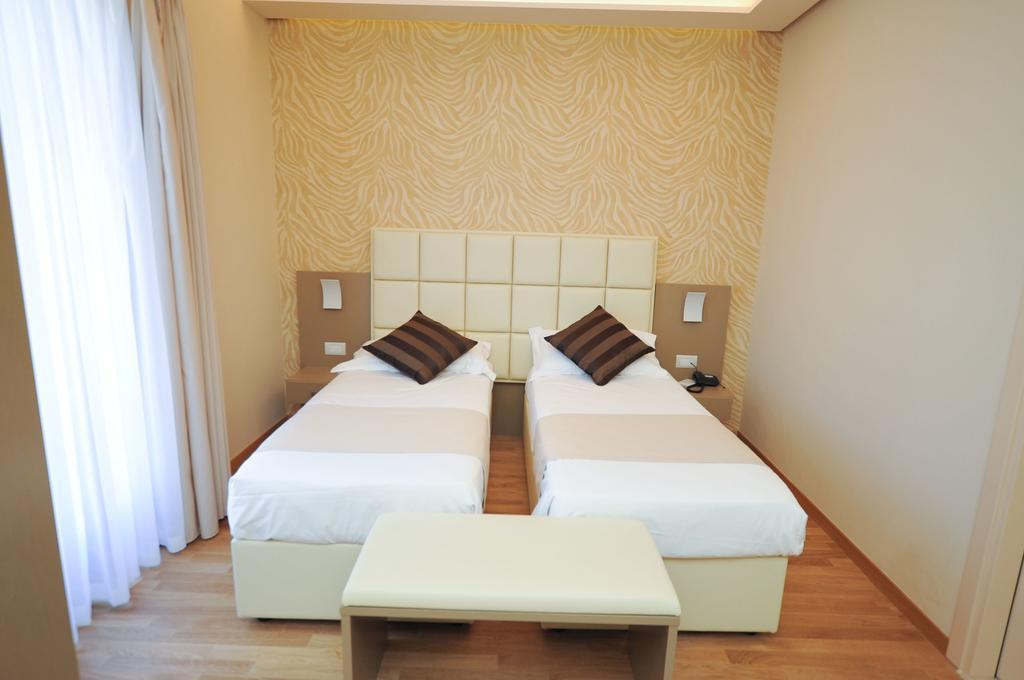 Hotel Dori Peschiera del Garda Ruang foto