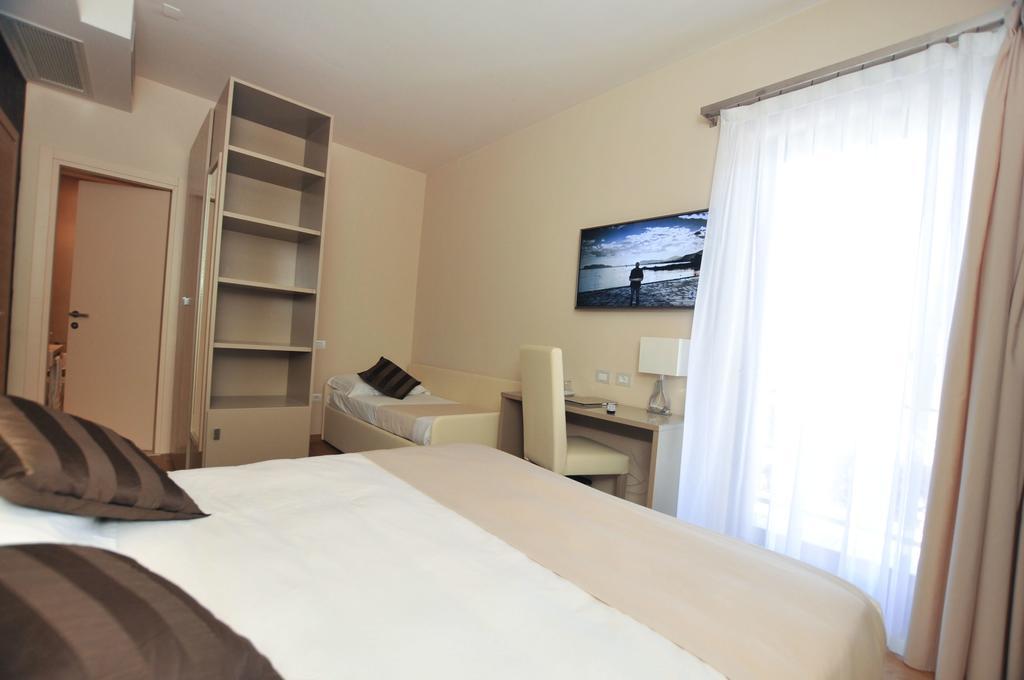 Hotel Dori Peschiera del Garda Ruang foto