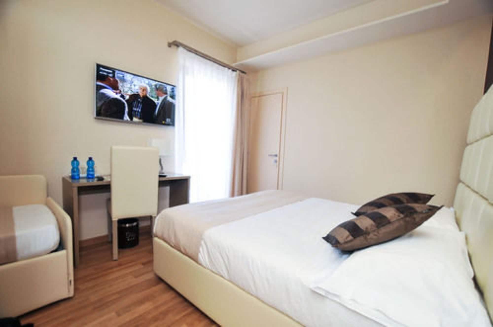 Hotel Dori Peschiera del Garda Bagian luar foto