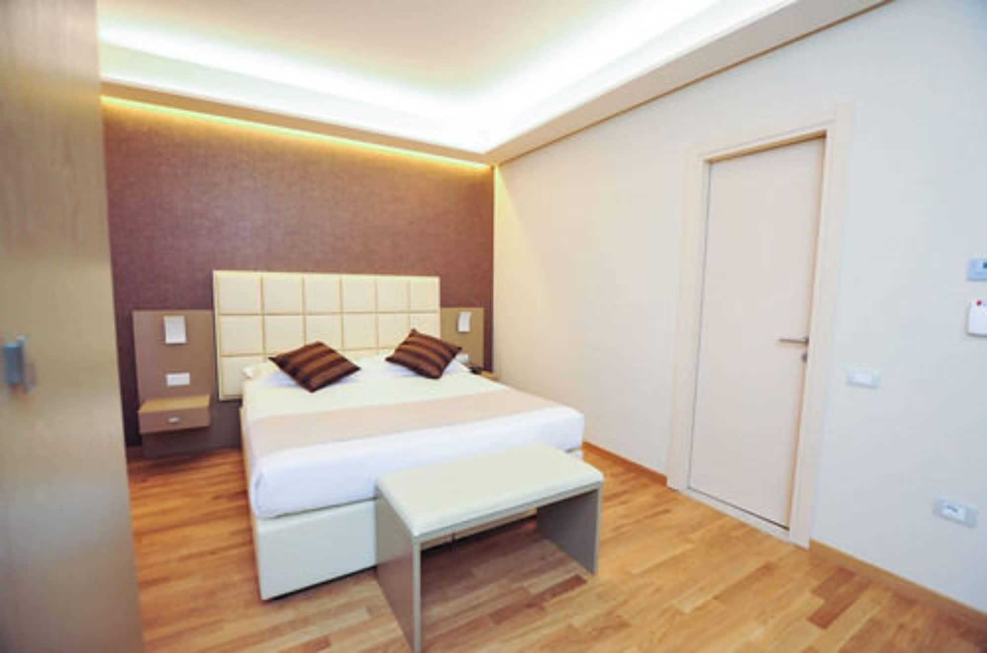 Hotel Dori Peschiera del Garda Bagian luar foto