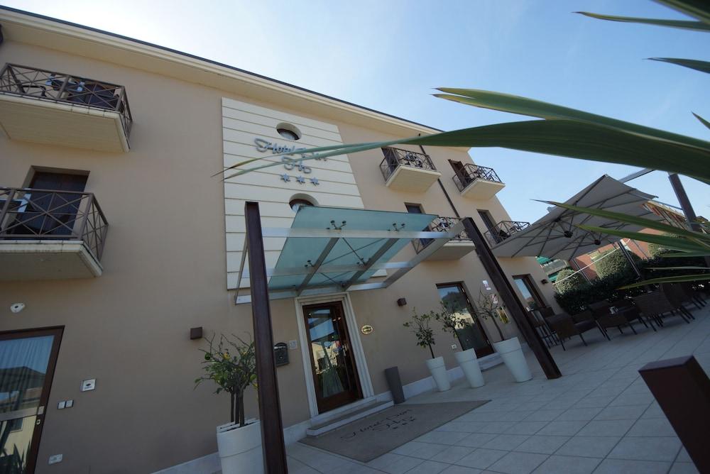 Hotel Dori Peschiera del Garda Bagian luar foto