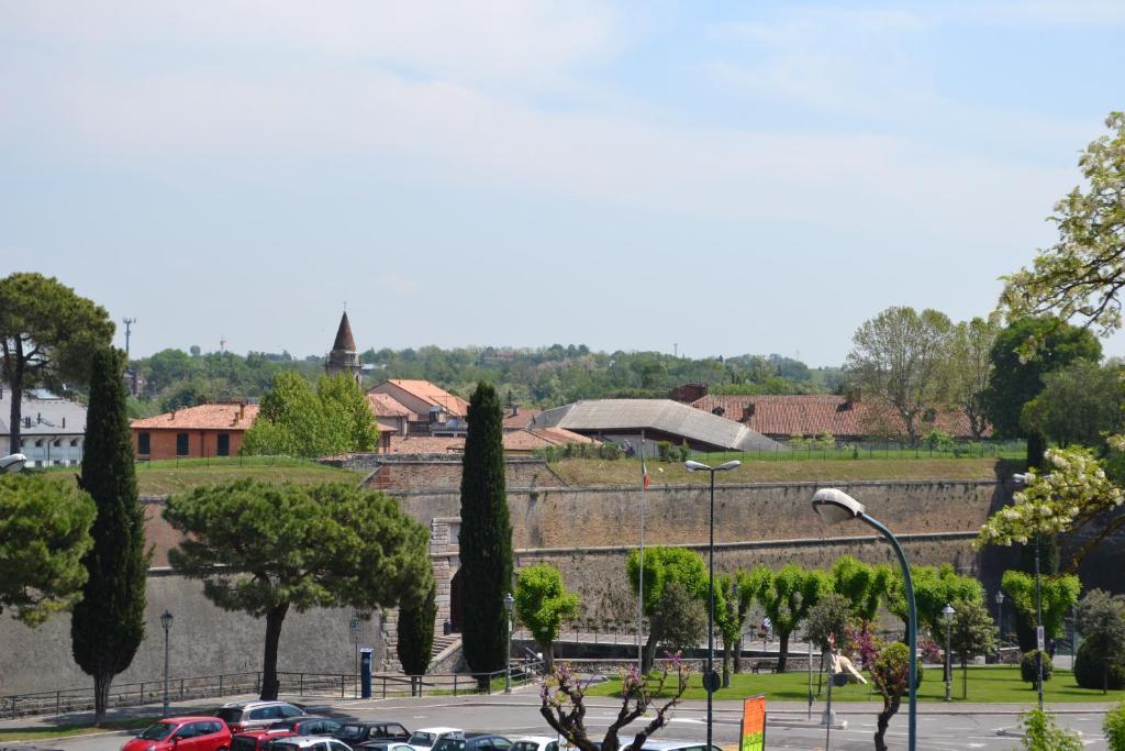Hotel Dori Peschiera del Garda Bagian luar foto