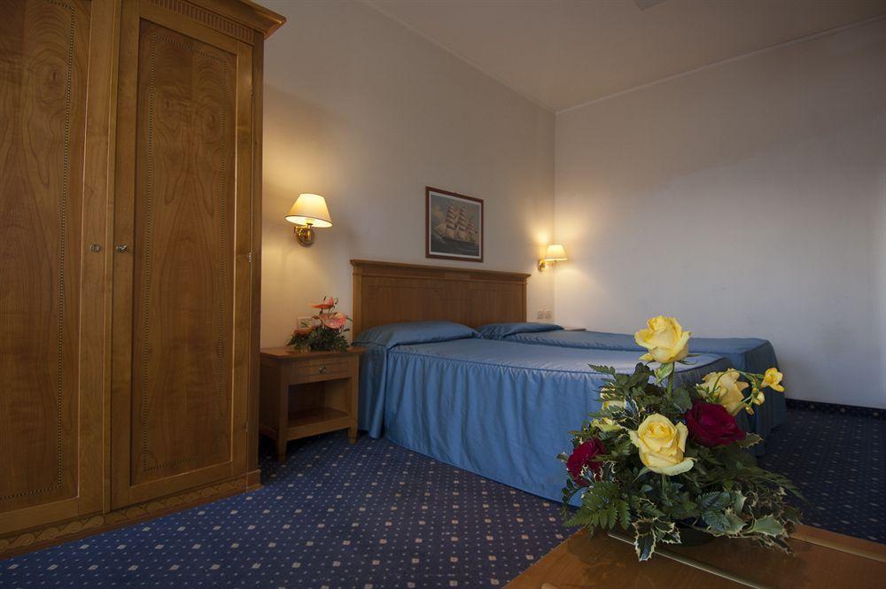 Hotel Dori Peschiera del Garda Bagian luar foto