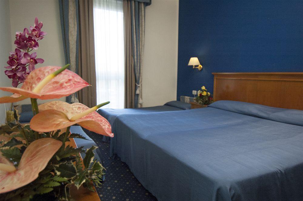 Hotel Dori Peschiera del Garda Bagian luar foto