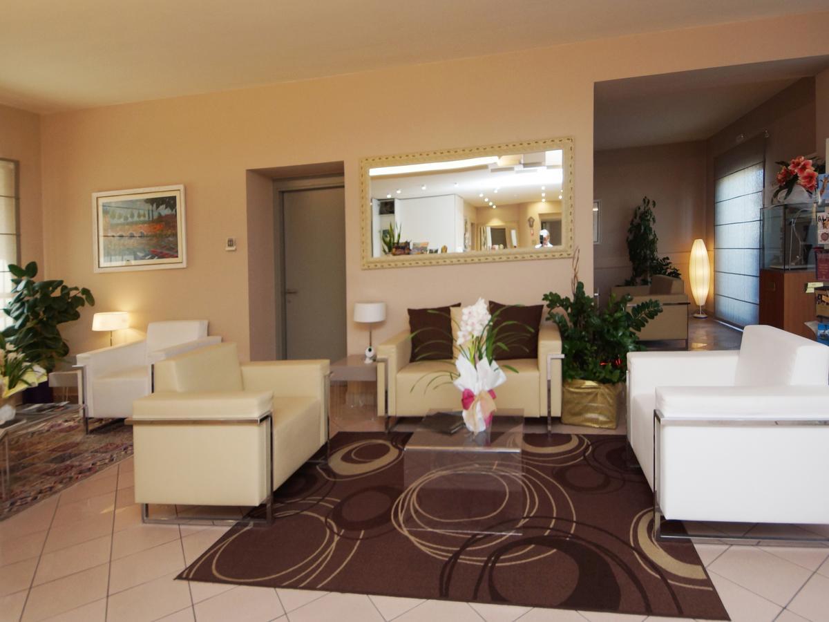 Hotel Dori Peschiera del Garda Bagian luar foto