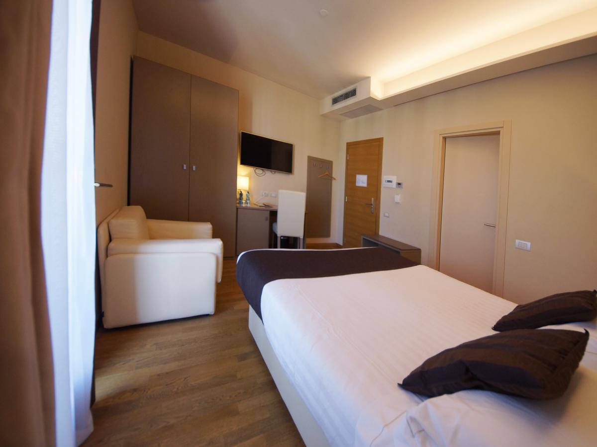 Hotel Dori Peschiera del Garda Bagian luar foto