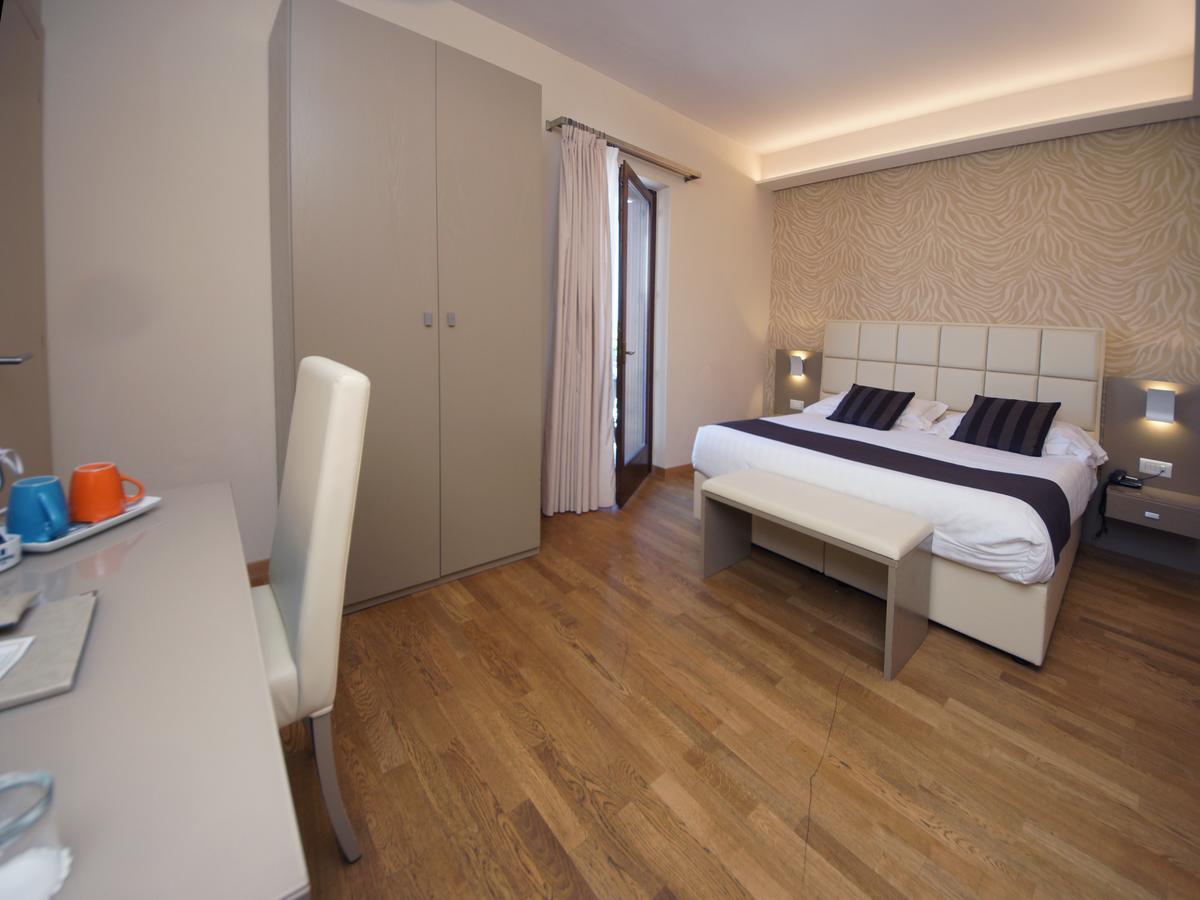 Hotel Dori Peschiera del Garda Bagian luar foto