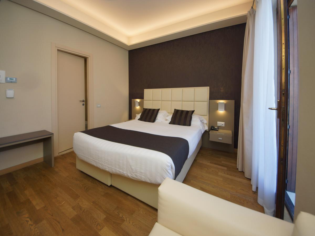 Hotel Dori Peschiera del Garda Bagian luar foto