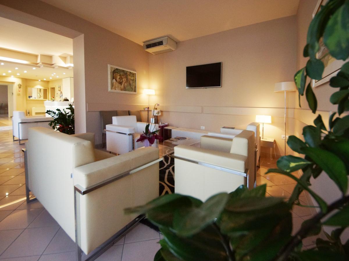 Hotel Dori Peschiera del Garda Bagian luar foto