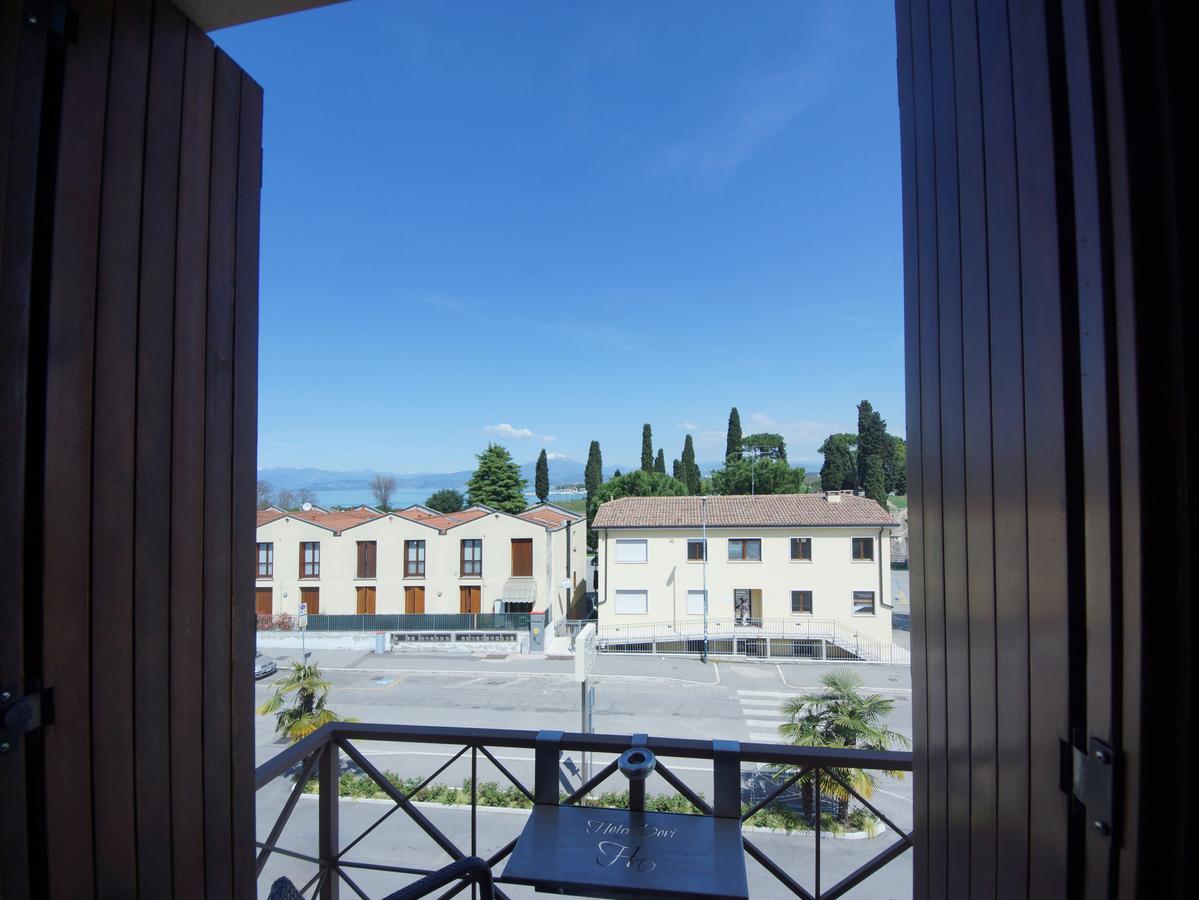 Hotel Dori Peschiera del Garda Bagian luar foto