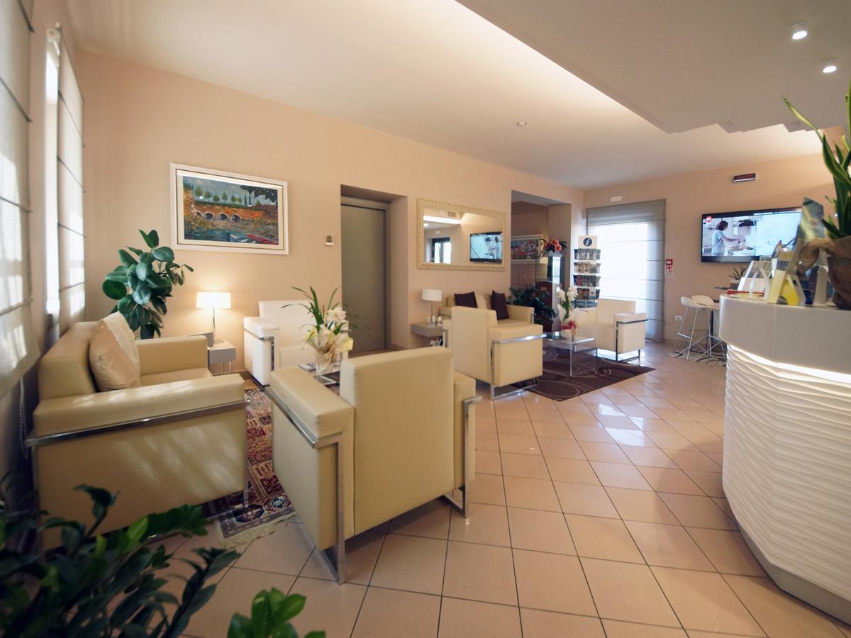 Hotel Dori Peschiera del Garda Bagian luar foto