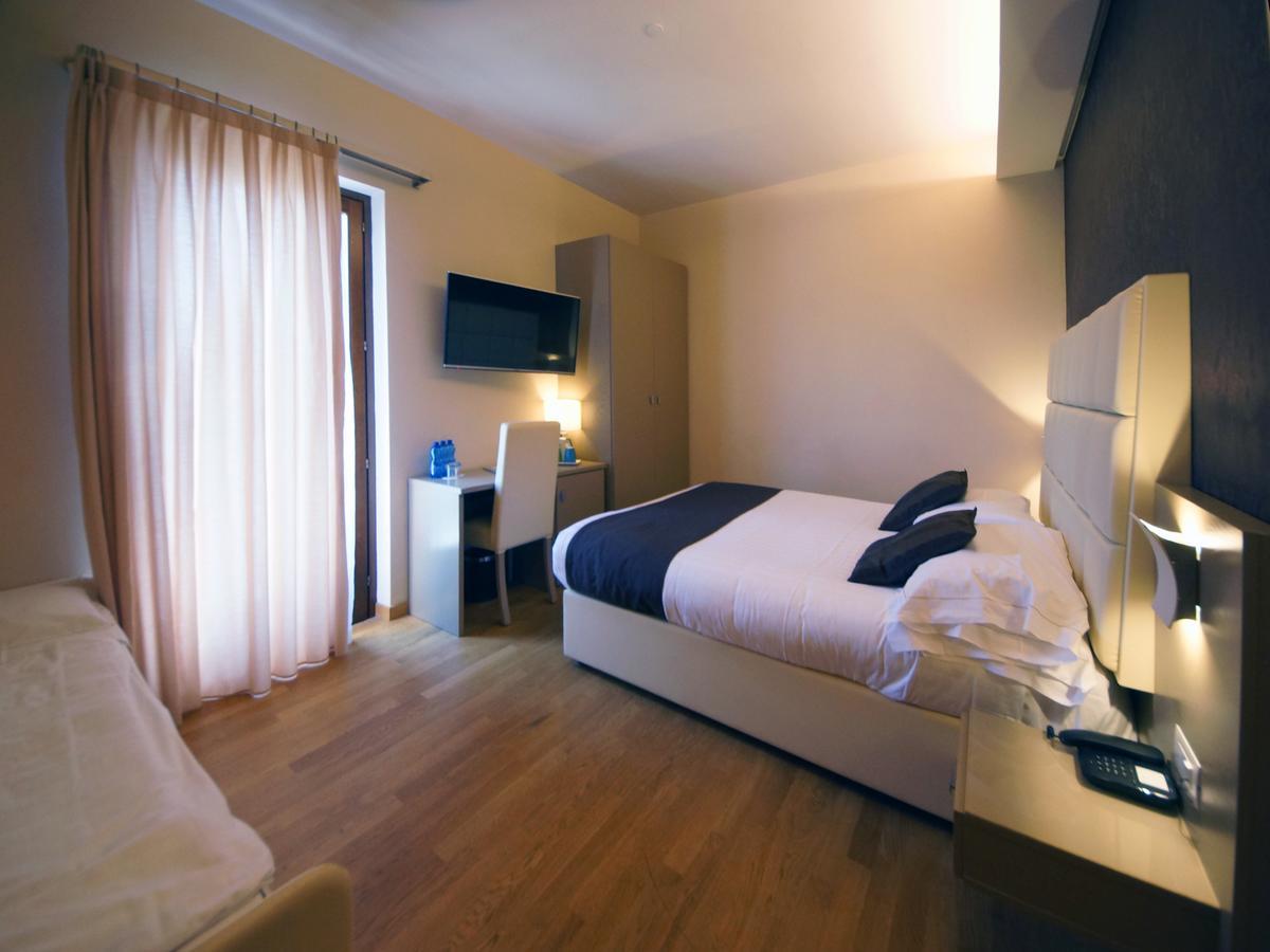 Hotel Dori Peschiera del Garda Bagian luar foto