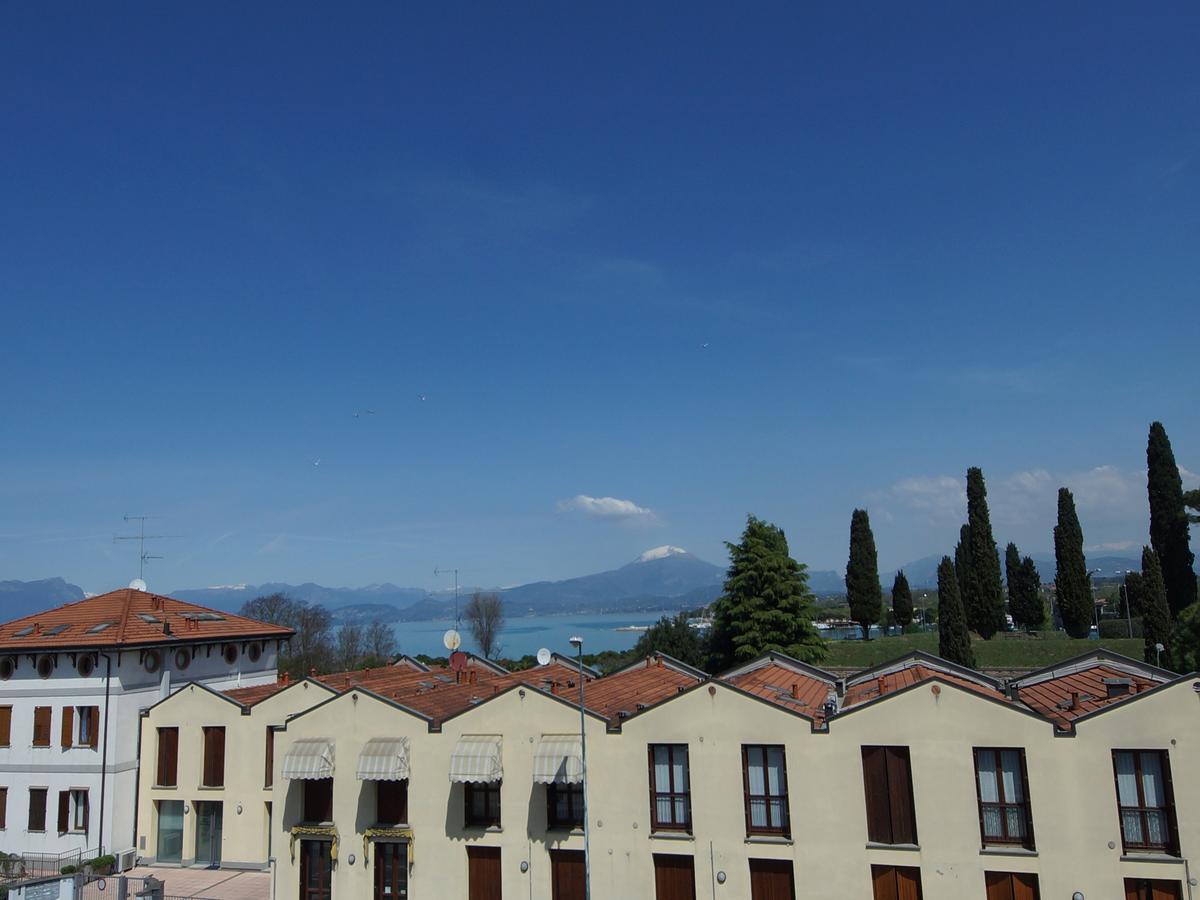 Hotel Dori Peschiera del Garda Bagian luar foto